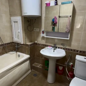 In Baku 80.0 m² apartment is for rent - Image 8