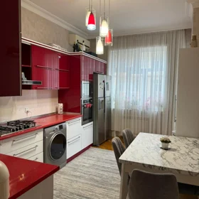 In Baku 115.0 m² apartment is for sale - Image 9