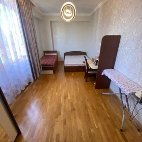 In Baku 140.0 m² apartment is for rent - Image 9