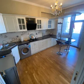 In Baku 140.0 m² apartment is for rent - Image 10
