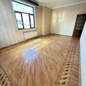 In Baku 165.0 m² apartment is for sale - Image 7