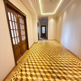 In Baku 165.0 m² apartment is for sale - Image 10