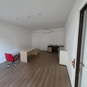 In Baku 1800.0 m² commercial is for rent - Image 3