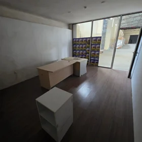 In Baku 1800.0 m² commercial is for rent - Image 8