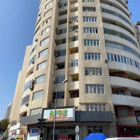 In Baku 200.0 m² apartment is for sale - Image 3