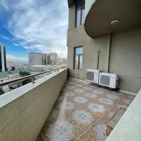 In Baku 186.0 m² apartment is for sale - Image 9