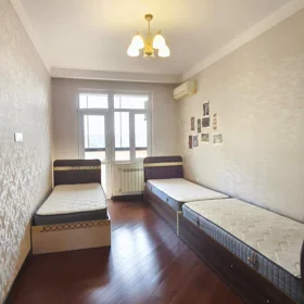 In Baku 127.0 m² apartment is for rent - Image 9