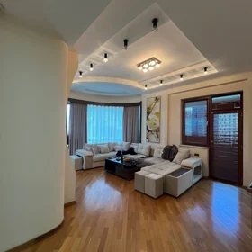 In Baku 130.0 m² apartment is for rent - Image 2