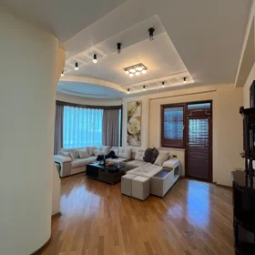 In Baku 130.0 m² apartment is for rent - Image 3