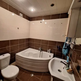 In Baku 75.0 m² apartment is for rent - Image 9