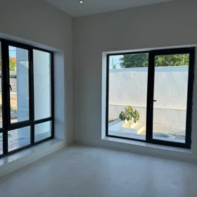 In nan 150.0 m² house with 5.0 rooms is for sale - Image 9