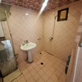 In Baku 100.0 m² house with 3.0 rooms is for rent - Image 4