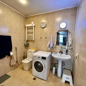 In Baku 75.0 m² apartment is for rent - Image 2