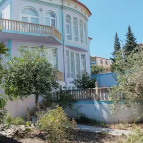 In Baku 385.0 m² house with 5.0 rooms is for rent