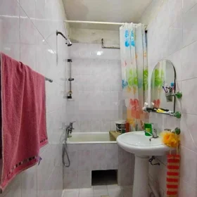 In Baku 70.0 m² apartment is for sale - Image 5
