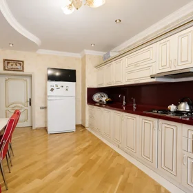 In Baku 171.0 m² apartment is for sale - Image 5