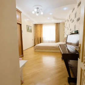 In Baku 171.0 m² apartment is for sale - Image 8