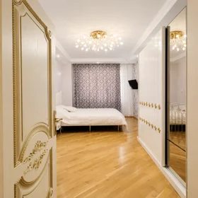 In Baku 171.0 m² apartment is for sale - Image 10