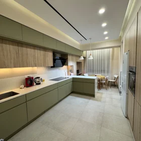 In Baku 185.0 m² apartment is for sale - Image 2