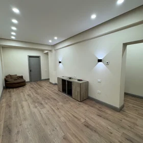 In Baku 185.0 m² apartment is for sale - Image 10
