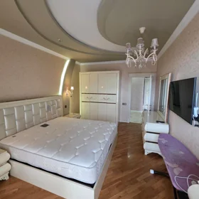 In Baku 150.0 m² apartment is for rent - Image 4