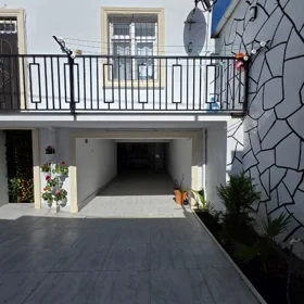 In Baku 200.0 m² house with 3.0 rooms is for sale
