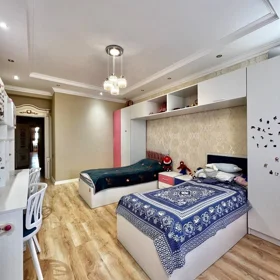 In Baku 280.0 m² apartment is for sale - Image 9