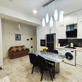 In Baku 130.0 m² apartment is for sale - Image 9