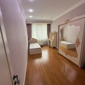 In Baku 90.0 m² apartment is for rent - Image 5