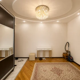 In Baku 140.0 m² apartment is for sale - Image 4