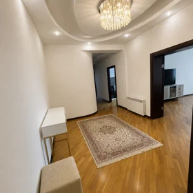 In Baku 140.0 m² apartment is for sale - Image 5
