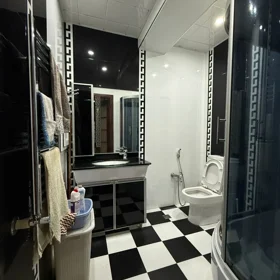 In Baku 180.0 m² apartment is for sale - Image 2