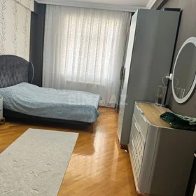 In Baku 90.0 m² apartment is for sale - Image 3