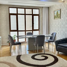In Baku 125.0 m² apartment is for rent - Image 3
