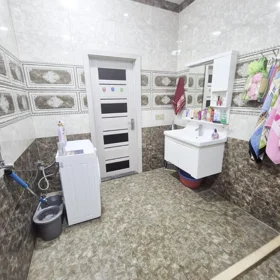 In Baku 90.0 m² apartment is for rent - Image 2