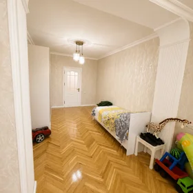 In Baku 100.0 m² apartment is for sale - Image 7