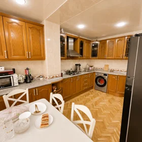 In Baku 100.0 m² apartment is for sale - Image 9