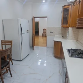 In Baku 160.0 m² apartment is for rent - Image 3
