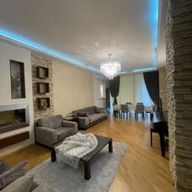 In Baku 156.0 m² apartment is for sale - Image 3