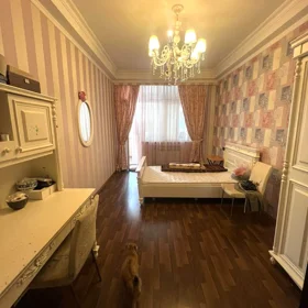 In Baku 185.0 m² apartment is for sale - Image 5