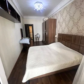 In Baku 185.0 m² apartment is for sale - Image 7