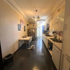 In Baku 185.0 m² apartment is for sale - Image 8