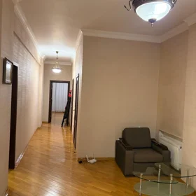In Baku 150.0 m² apartment is for rent - Image 10