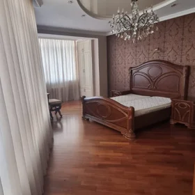 In Baku 140.0 m² apartment is for rent - Image 4