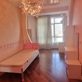 In Baku 140.0 m² apartment is for rent - Image 6