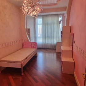 In Baku 140.0 m² apartment is for rent - Image 7