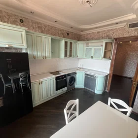 In Baku 130.0 m² apartment is for rent - Image 2