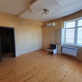 In Baku 70.0 m² apartment is for rent - Image 2