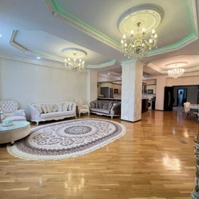 In Baku 170.0 m² apartment is for sale - Image 2