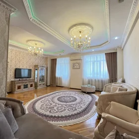 In Baku 170.0 m² apartment is for sale - Image 9
